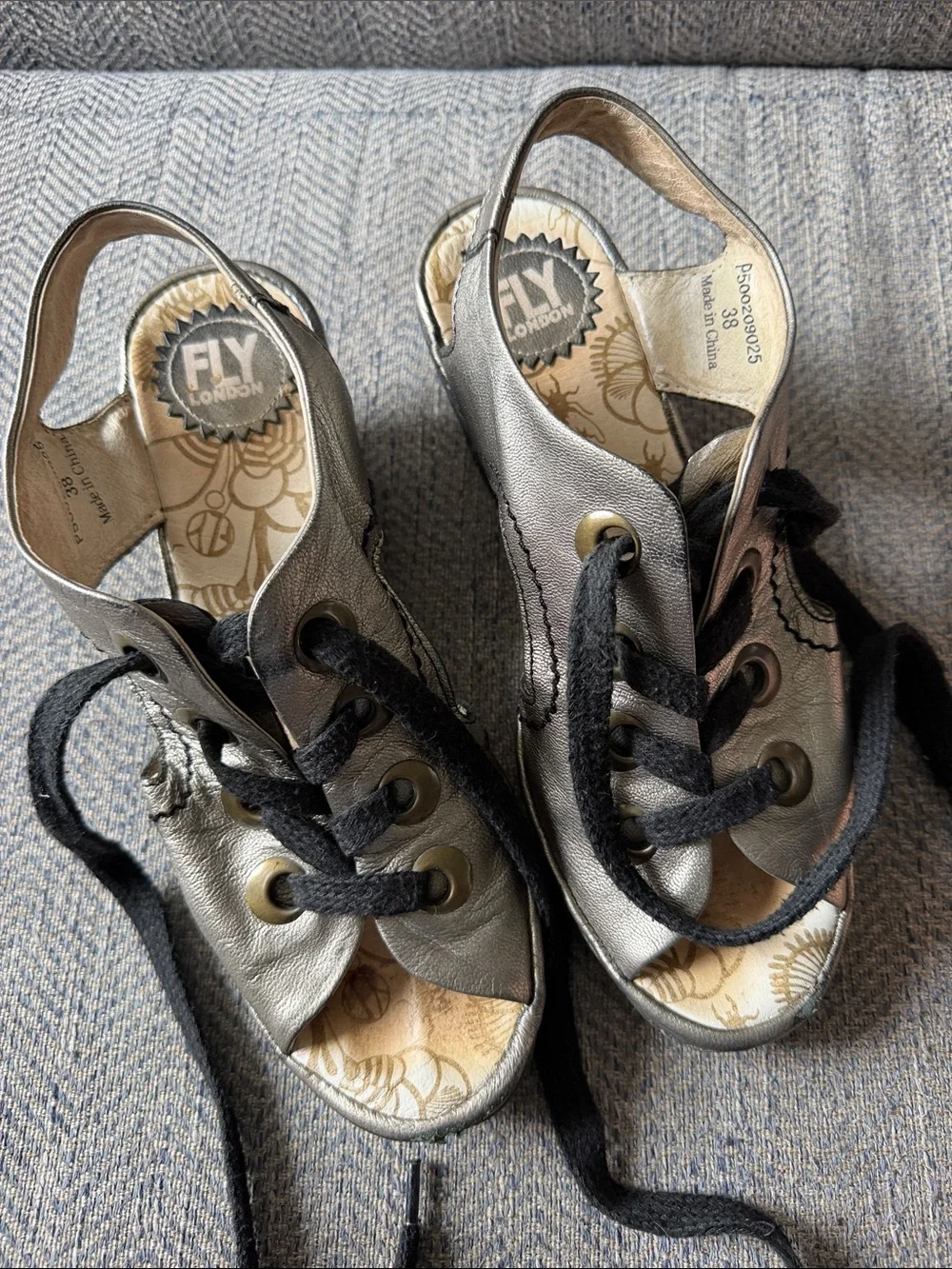 Fly London YLVA Women’s Champagne Metallic Leather Lace Up Wedge Sandals Sz: 38